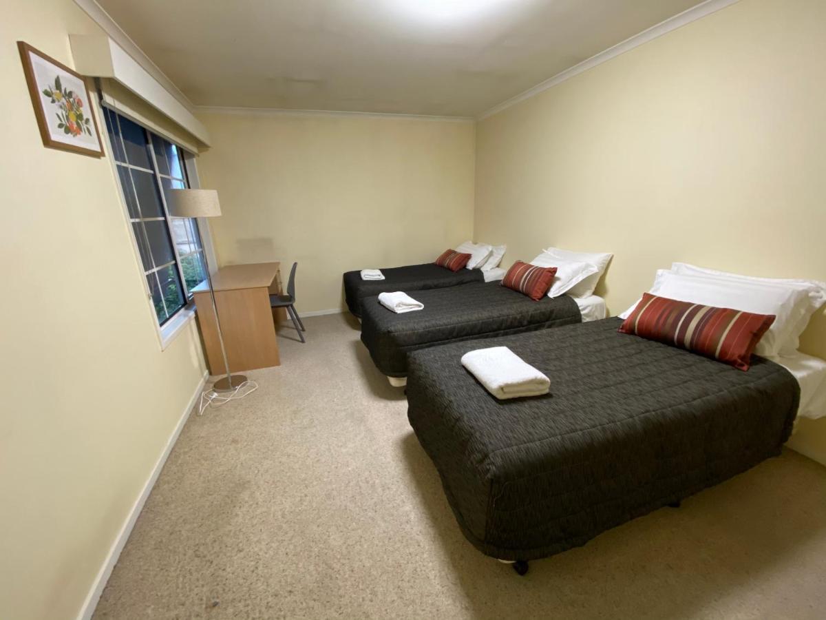 Redwood Manor Motel Apartments Warrnambool Bagian luar foto
