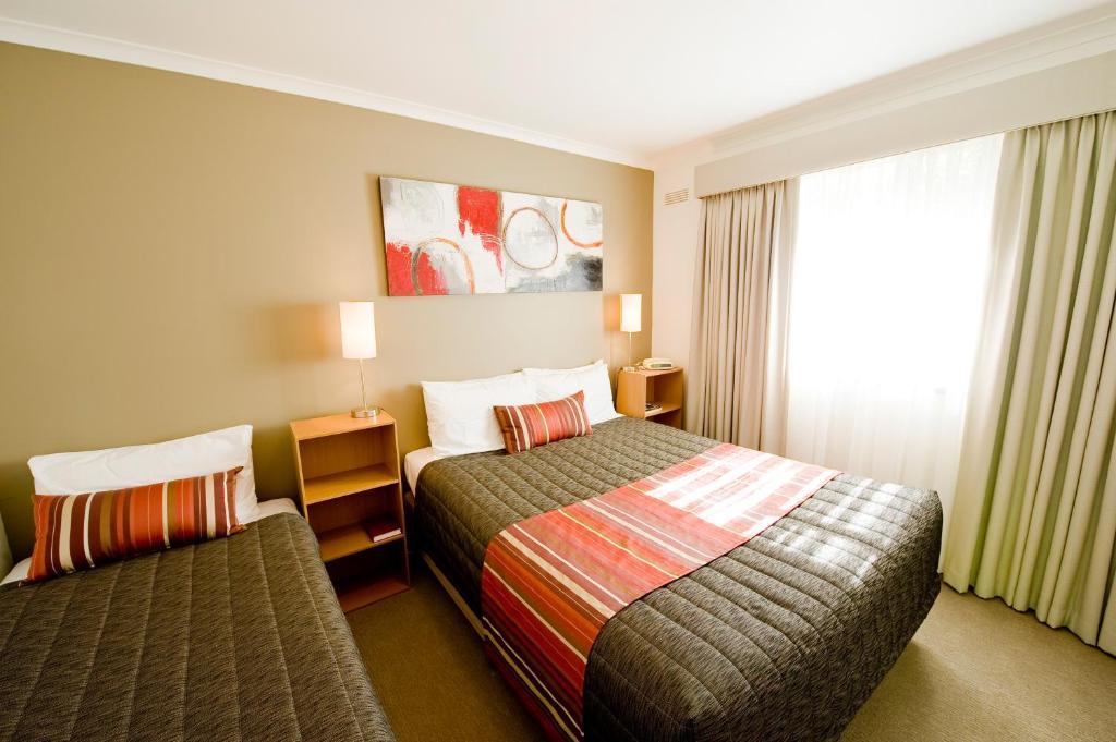 Redwood Manor Motel Apartments Warrnambool Bagian luar foto