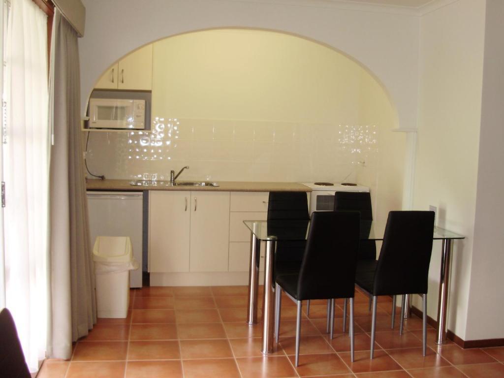 Redwood Manor Motel Apartments Warrnambool Ruang foto