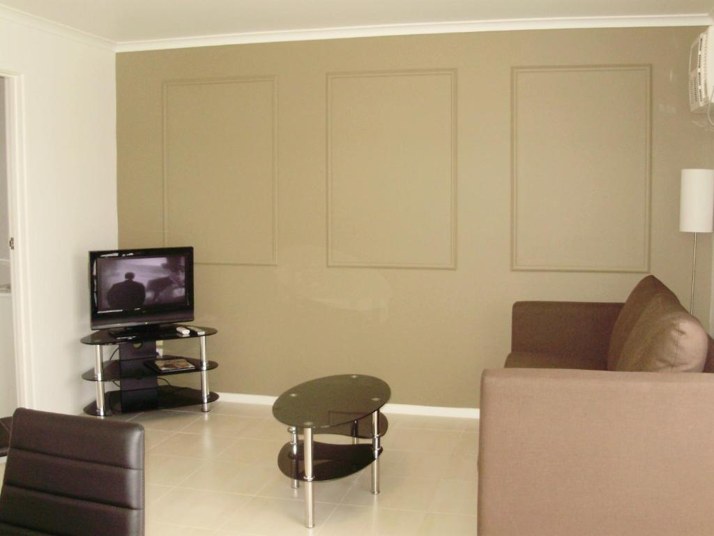 Redwood Manor Motel Apartments Warrnambool Bagian luar foto